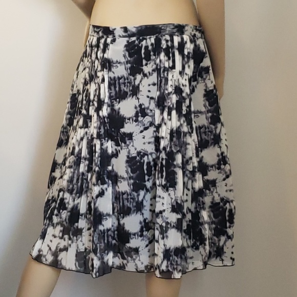 ‼CC‼Black & White Chiffon Print Skirt NWOT - Picture 2 of 2